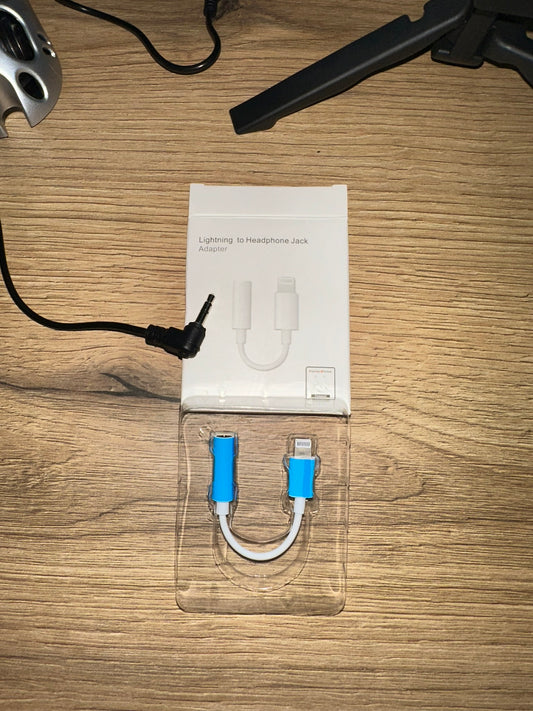 AUX na iPhone (Lightning) adapter kabl  Slušaj muziku i koristi audio uređaje na iPhone-u bez 3.5 mm ulaza